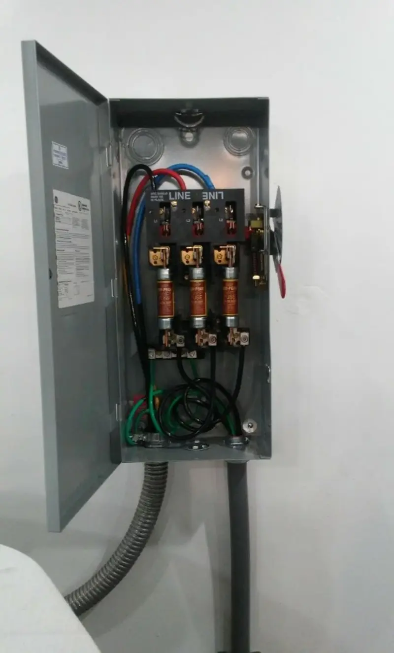 Three-phase disconnect switch installed for Electrical Wiring & Rewiring in Escatawpa